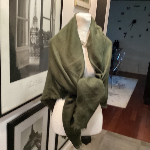 Green shawl or couch  soft ARMY GREEN - Picture 1 of 5